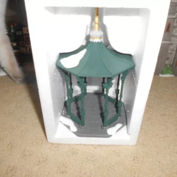 Heritage Village Christmas collection - Picture 3 of 10